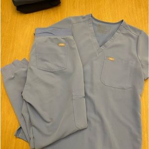 figs small scrub set